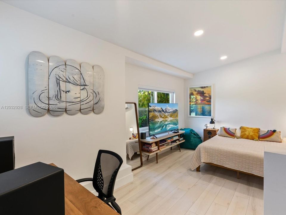 For Sale: $1,799,000 (4 beds, 3 baths, 2132 Square Feet)