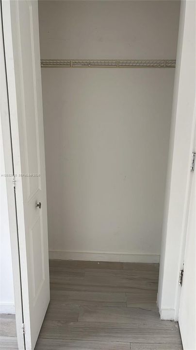 For Sale: $245,000 (1 beds, 1 baths, 467 Square Feet)