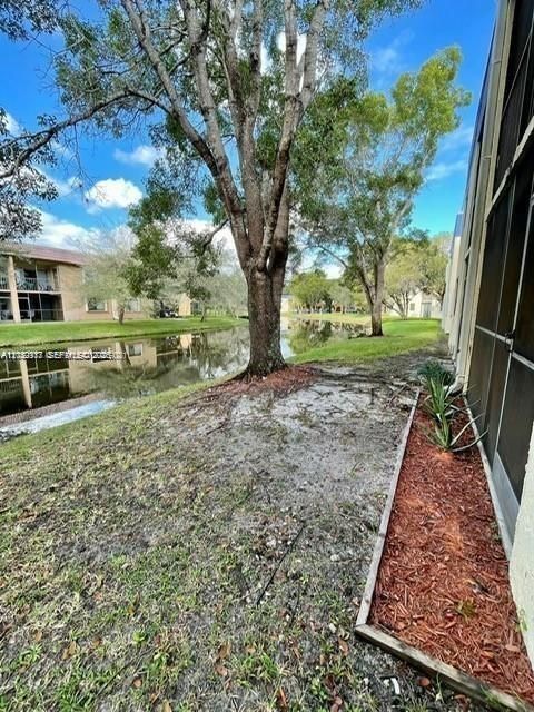 For Rent: $2,300 (2 beds, 2 baths, 946 Square Feet)