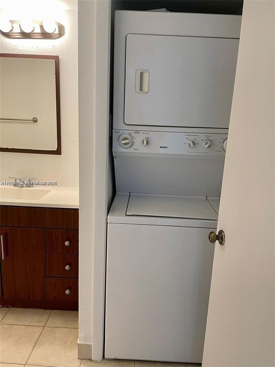 For Rent: $2,300 (2 beds, 2 baths, 946 Square Feet)