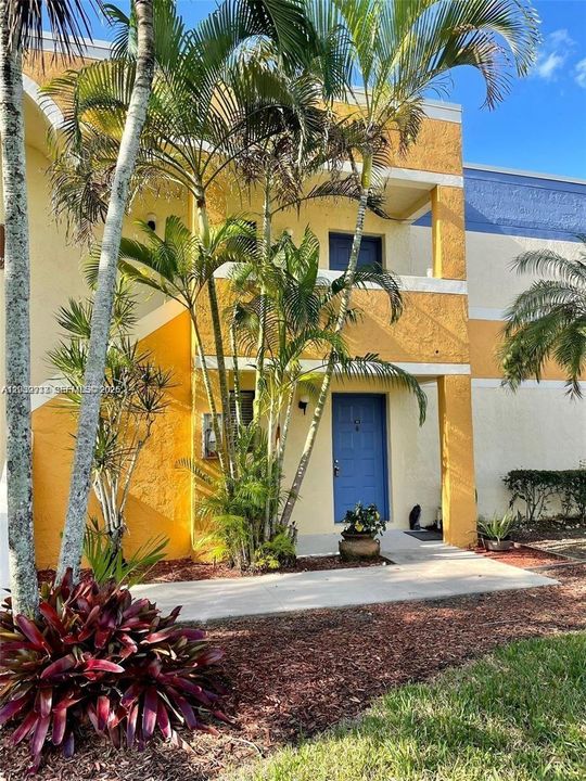 For Rent: $2,300 (2 beds, 2 baths, 946 Square Feet)