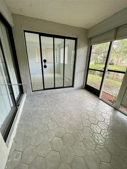 For Rent: $2,300 (2 beds, 2 baths, 946 Square Feet)