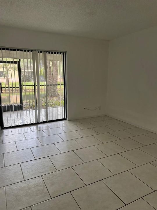 For Rent: $2,300 (2 beds, 2 baths, 946 Square Feet)