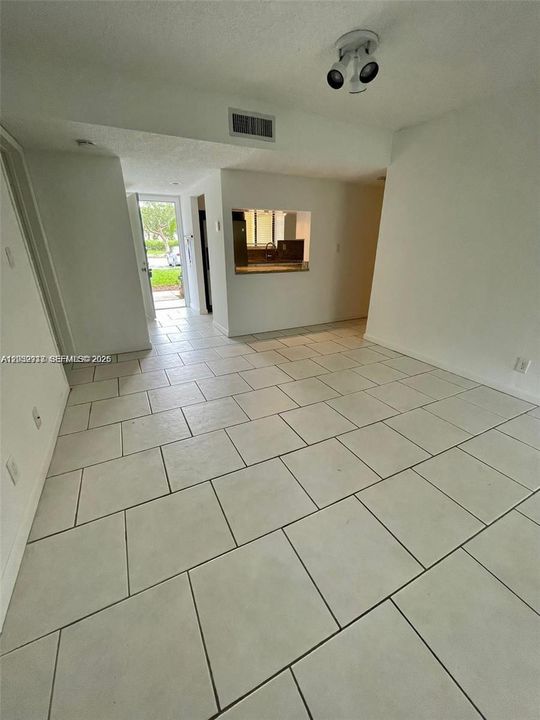 For Rent: $2,300 (2 beds, 2 baths, 946 Square Feet)