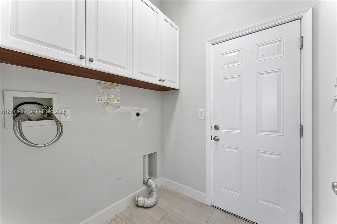 For Sale: $766,700 (4 beds, 3 baths, 2394 Square Feet)