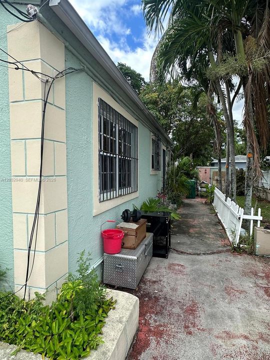 For Sale: $479,900 (3 beds, 2 baths, 1681 Square Feet)