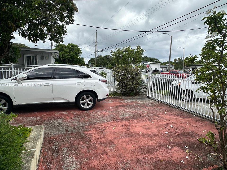 For Sale: $479,900 (3 beds, 2 baths, 1681 Square Feet)
