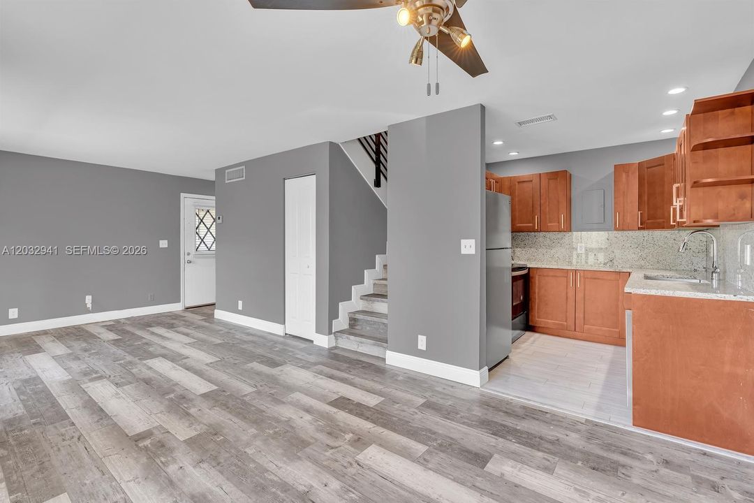 For Rent: $2,295 (2 beds, 2 baths, 1200 Square Feet)