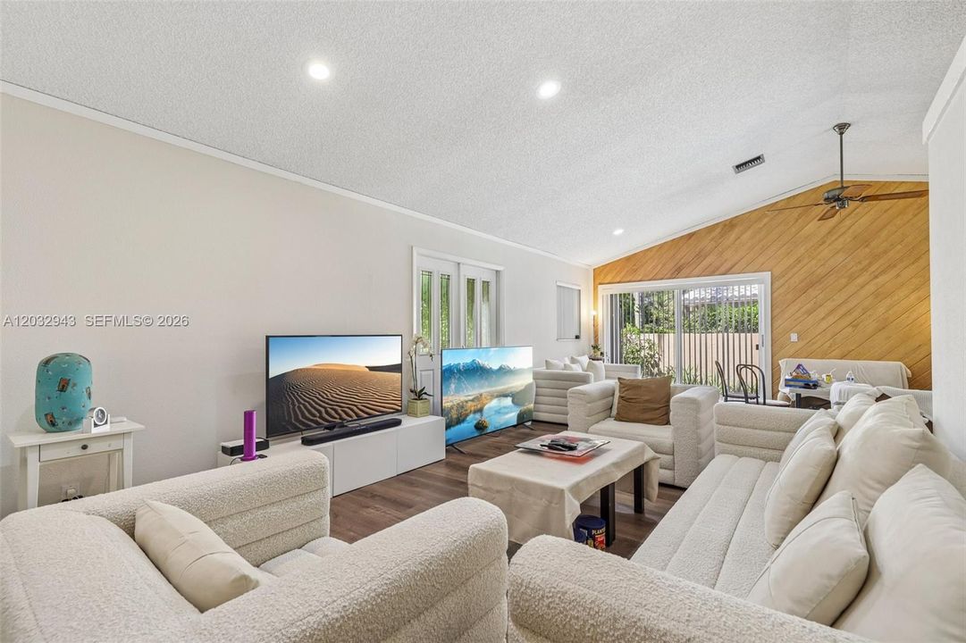 For Sale: $779,900 (3 beds, 2 baths, 1659 Square Feet)