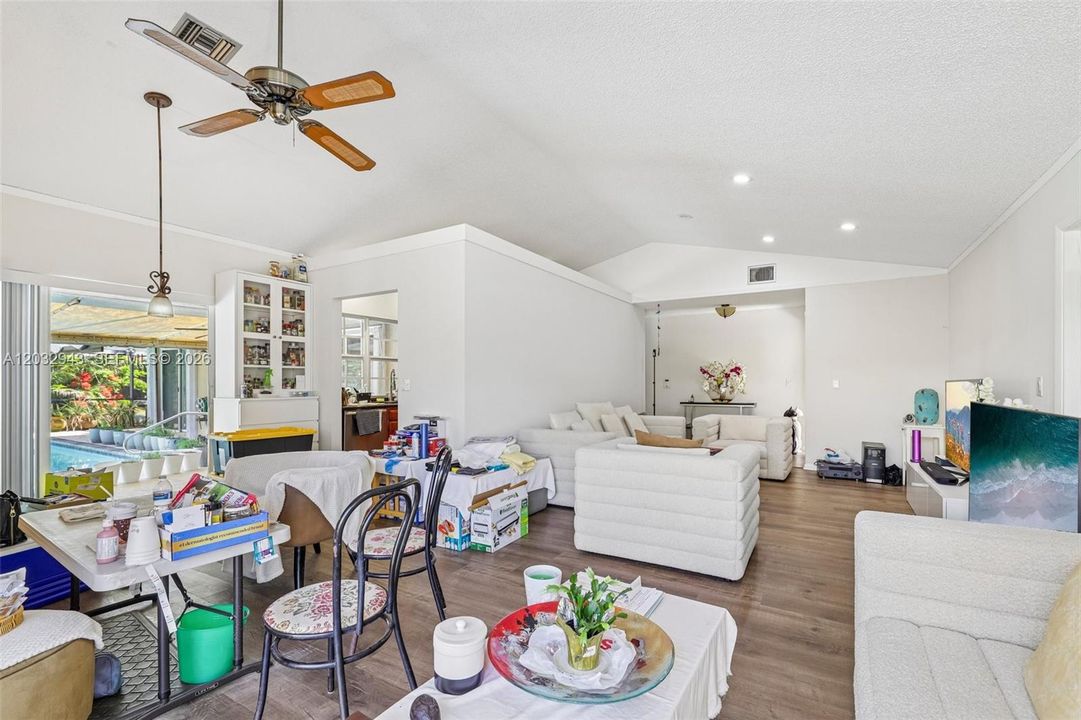 For Sale: $779,900 (3 beds, 2 baths, 1659 Square Feet)