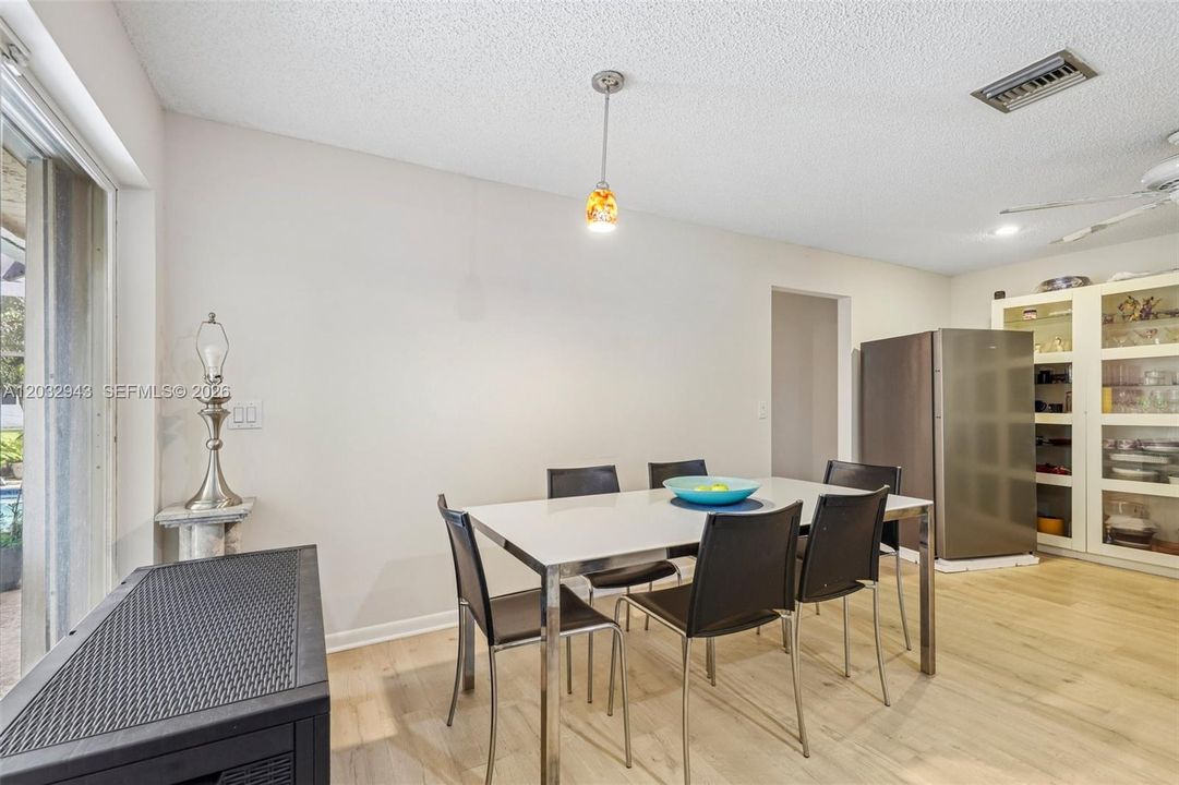 For Sale: $779,900 (3 beds, 2 baths, 1659 Square Feet)