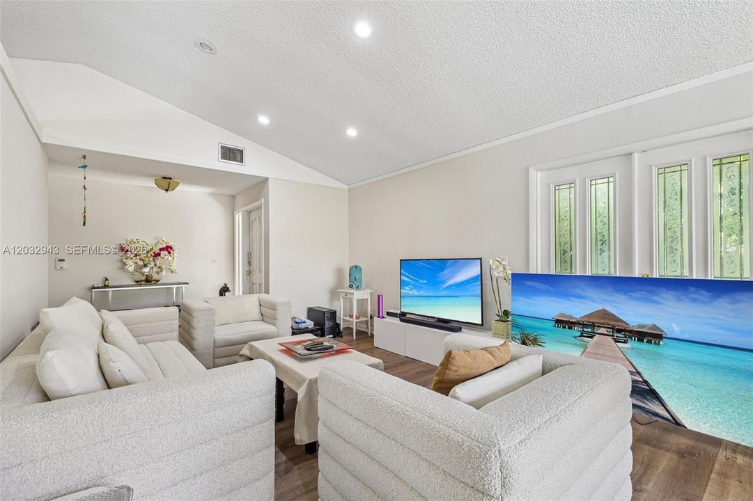 For Sale: $779,900 (3 beds, 2 baths, 1659 Square Feet)