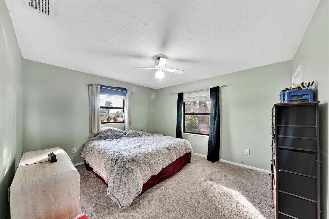12 Master Bedroom (1)