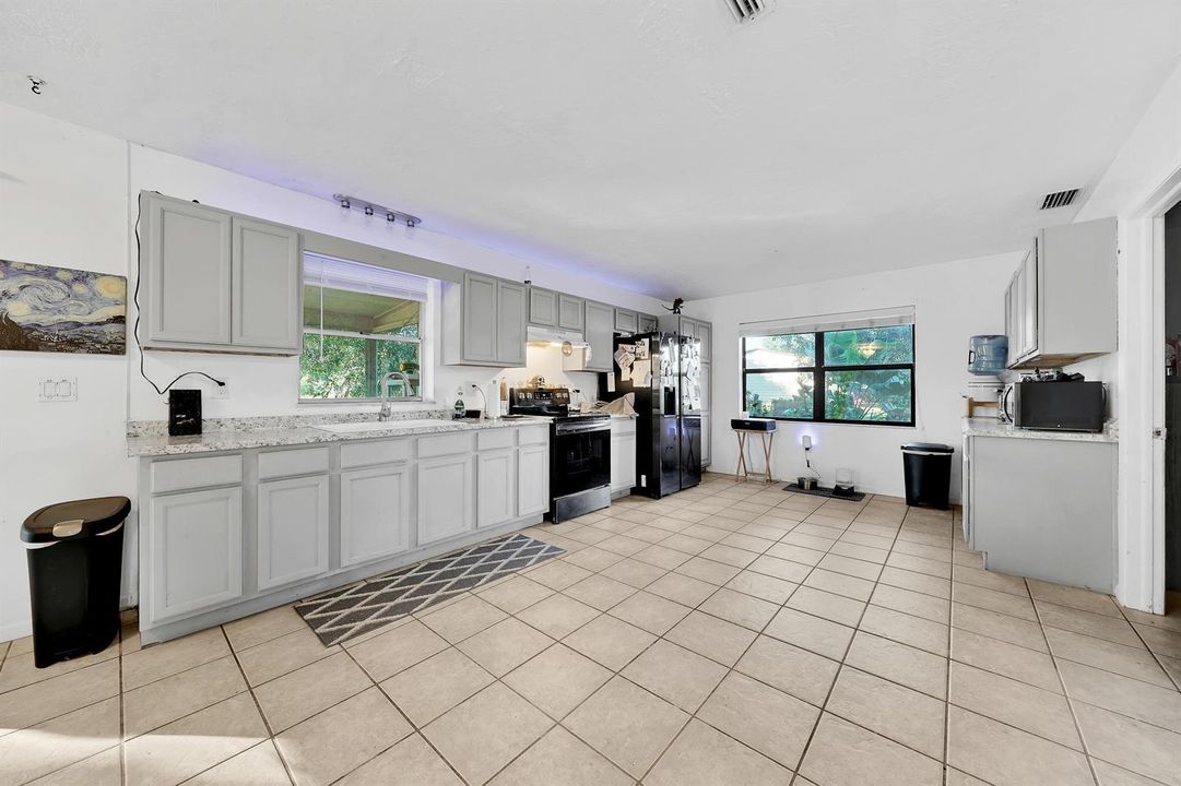 7 Kitchen (1)