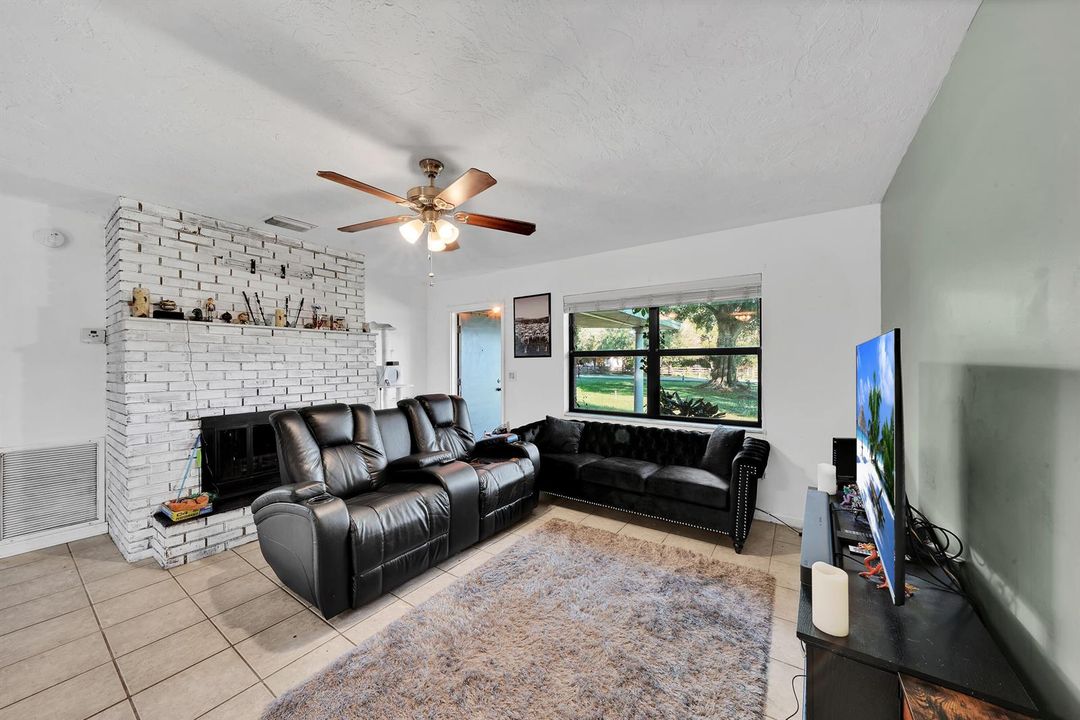 5 Living Area (2)