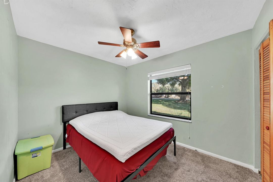 10 Guest Bedroom A (1)