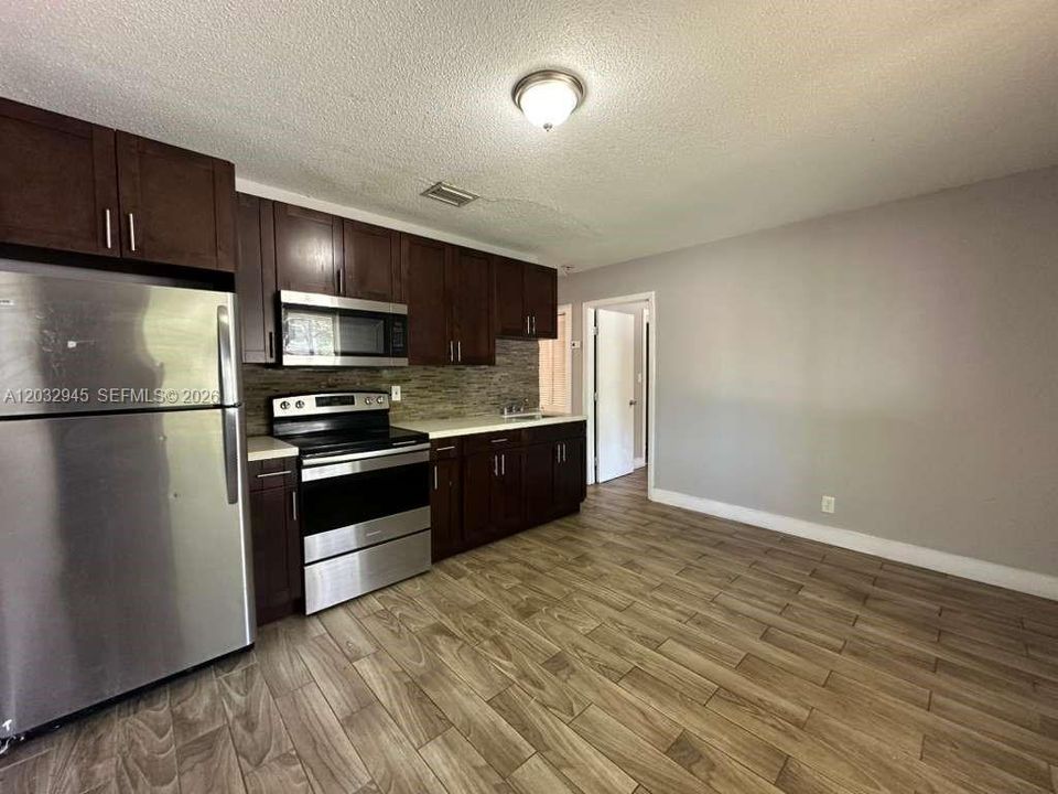 В аренду: $1,875 (2 спален, 1 ванн, 2299 Квадратных фут)