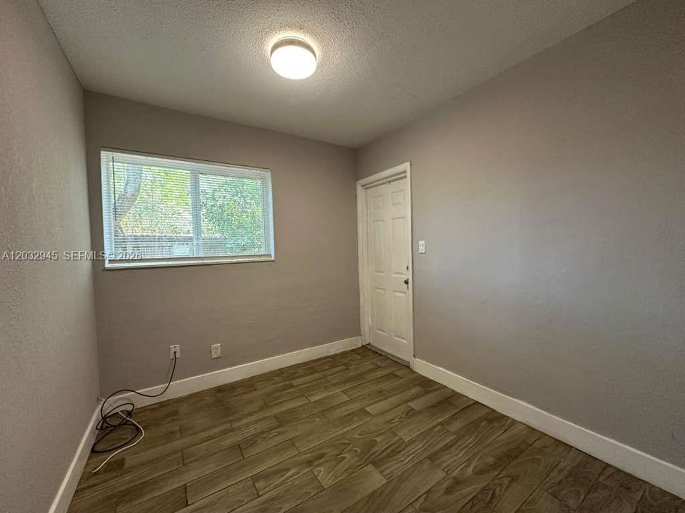 В аренду: $1,875 (2 спален, 1 ванн, 2299 Квадратных фут)
