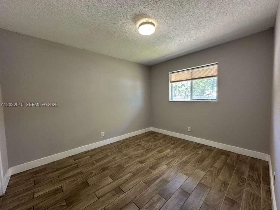 В аренду: $1,875 (2 спален, 1 ванн, 2299 Квадратных фут)