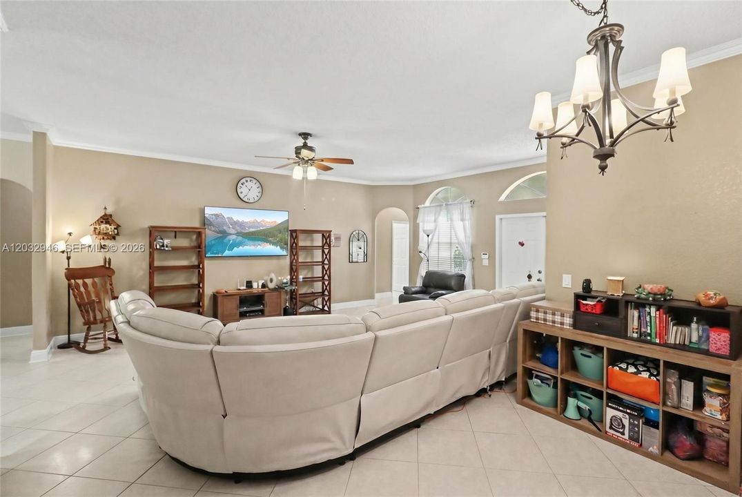 For Sale: $500,000 (4 beds, 3 baths, 2060 Square Feet)