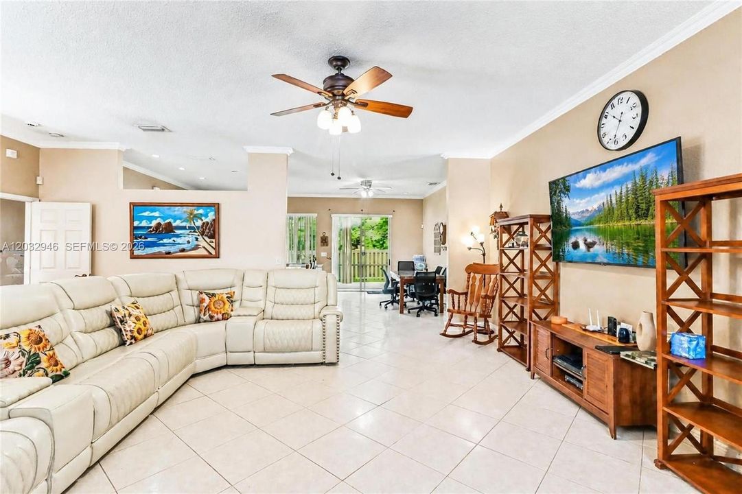 For Sale: $500,000 (4 beds, 3 baths, 2060 Square Feet)