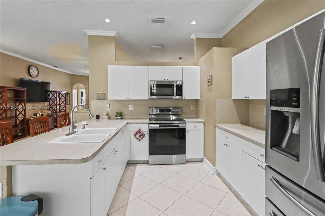 For Sale: $500,000 (4 beds, 3 baths, 2060 Square Feet)