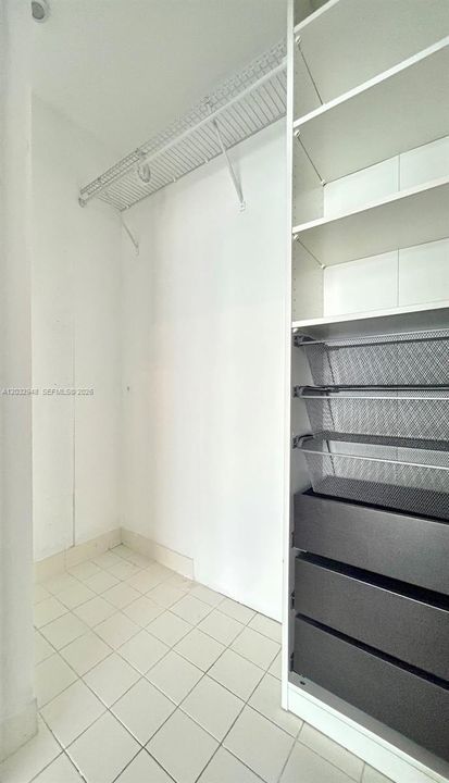 Active With Contract: $2,650 (1 beds, 1 baths, 652 Square Feet)