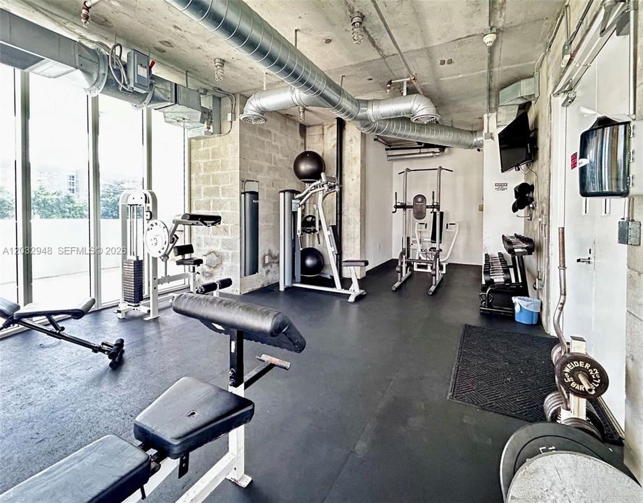 Active With Contract: $2,650 (1 beds, 1 baths, 652 Square Feet)