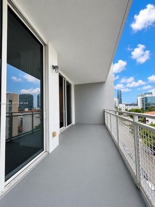 Active With Contract: $2,650 (1 beds, 1 baths, 652 Square Feet)