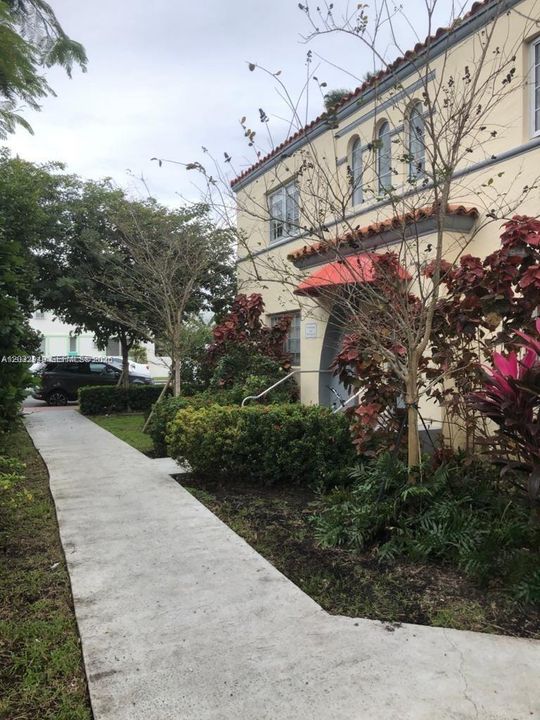 For Rent: $2,200 (1 beds, 1 baths, 467 Square Feet)