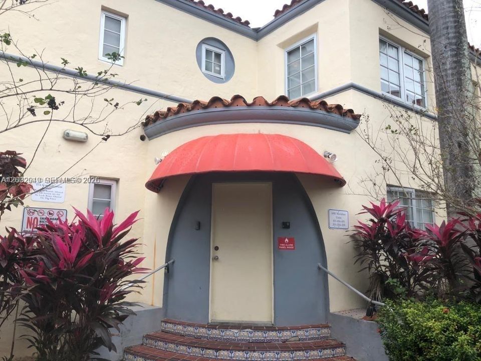 For Rent: $2,200 (1 beds, 1 baths, 467 Square Feet)