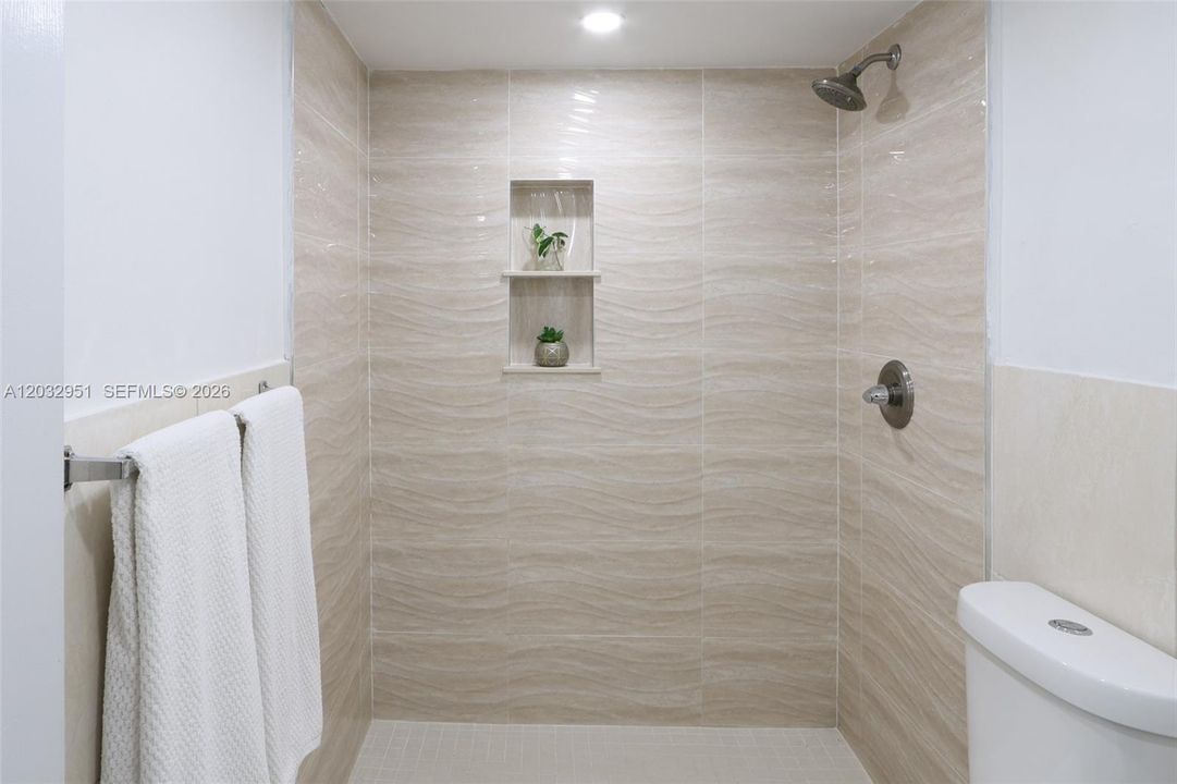 En Venta: $240,000 (2 camas, 1 baños, 827 Pies cuadrados)