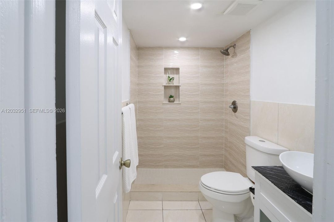 En Venta: $240,000 (2 camas, 1 baños, 827 Pies cuadrados)