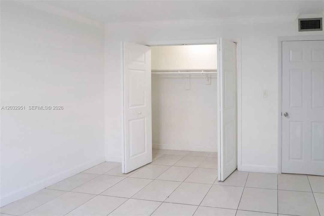 En Venta: $240,000 (2 camas, 1 baños, 827 Pies cuadrados)