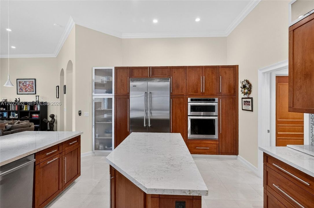 For Sale: $2,375,000 (6 beds, 5 baths, 3944 Square Feet)
