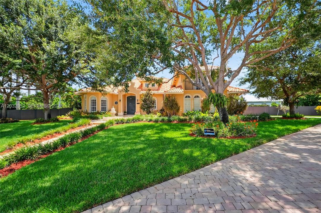 For Sale: $2,375,000 (6 beds, 5 baths, 3944 Square Feet)