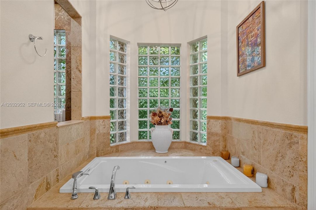 For Sale: $2,375,000 (6 beds, 5 baths, 3944 Square Feet)