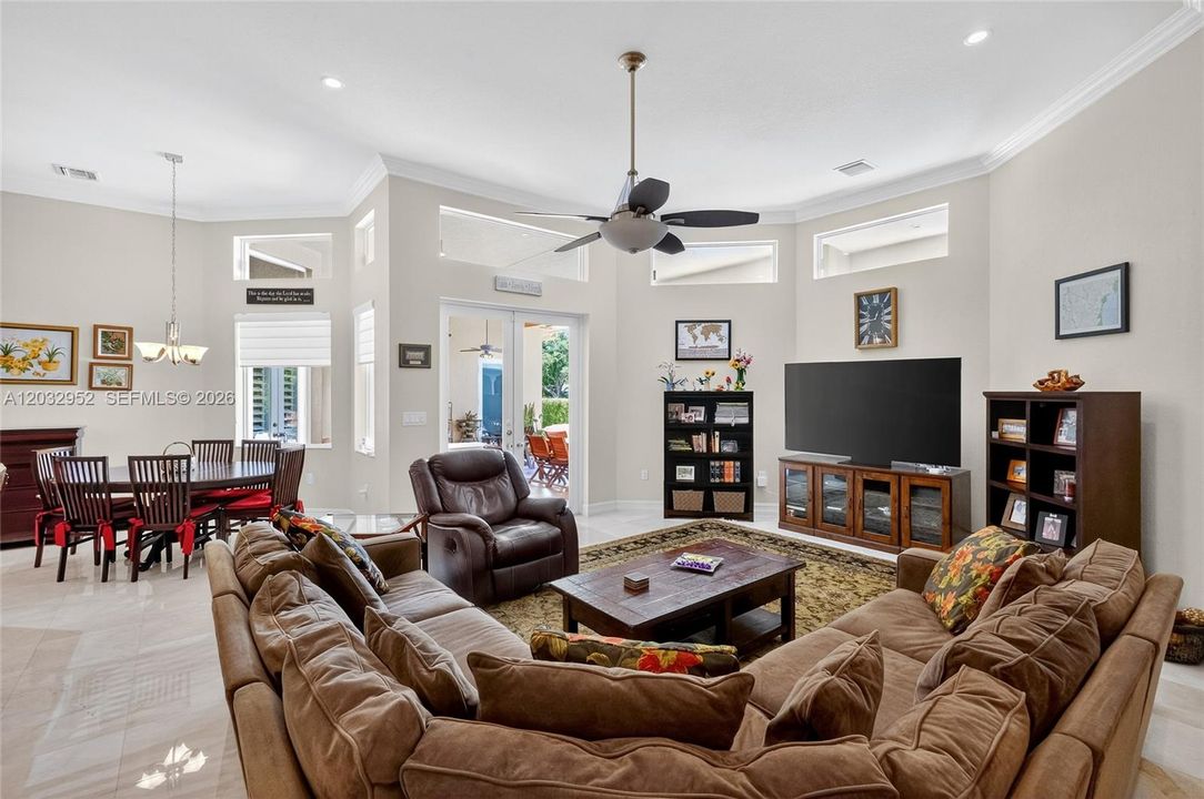 For Sale: $2,375,000 (6 beds, 5 baths, 3944 Square Feet)