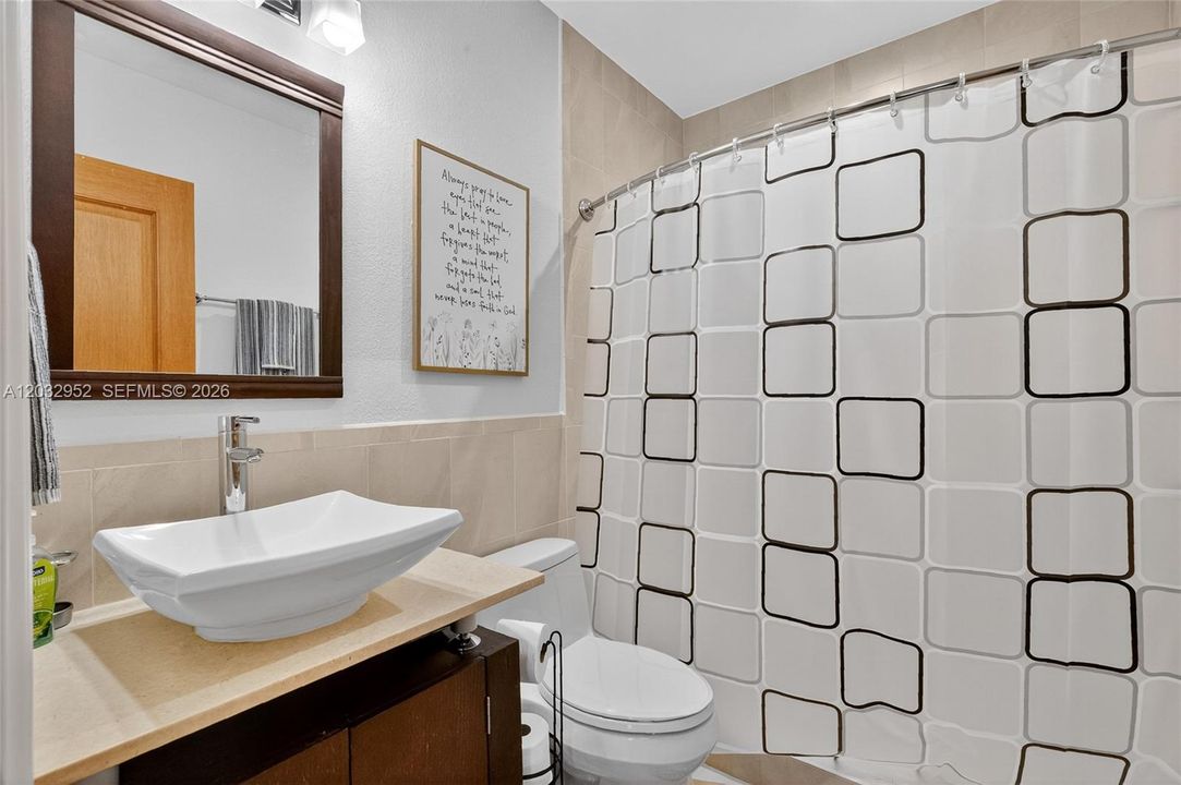 For Sale: $2,375,000 (6 beds, 5 baths, 3944 Square Feet)