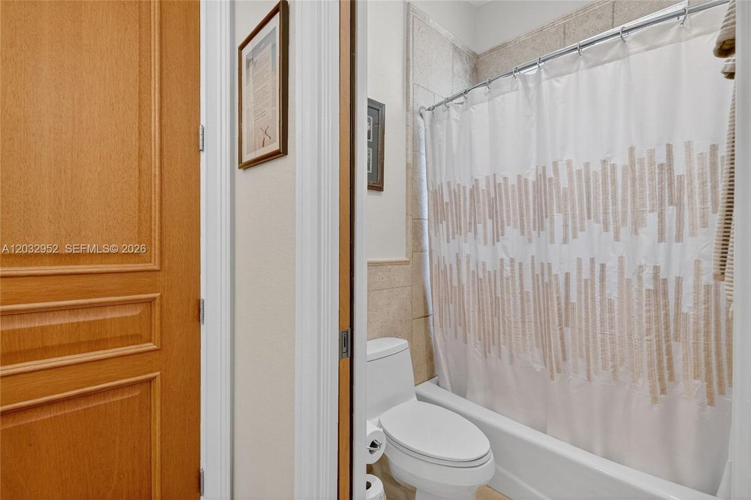 For Sale: $2,375,000 (6 beds, 5 baths, 3944 Square Feet)