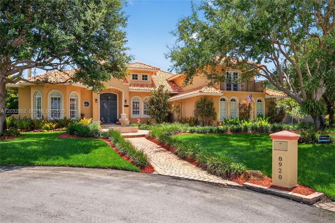 For Sale: $2,375,000 (6 beds, 5 baths, 3944 Square Feet)