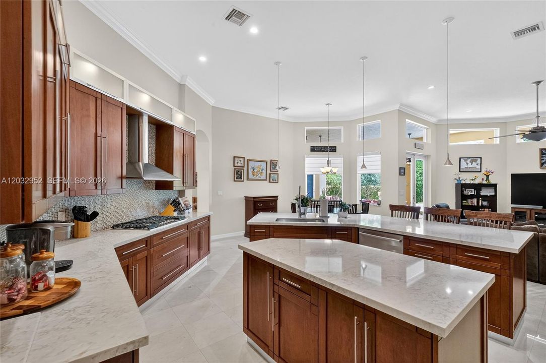 For Sale: $2,375,000 (6 beds, 5 baths, 3944 Square Feet)