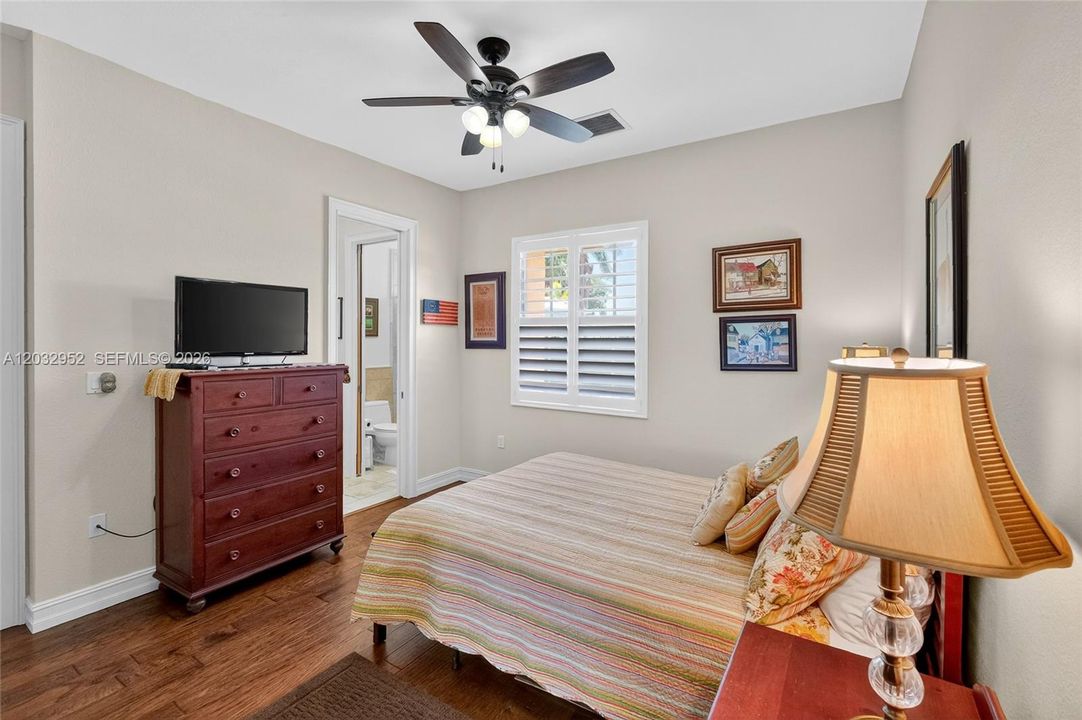 For Sale: $2,375,000 (6 beds, 5 baths, 3944 Square Feet)