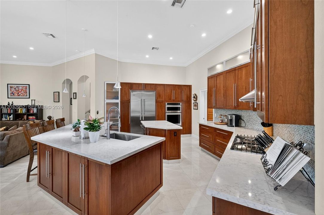 For Sale: $2,375,000 (6 beds, 5 baths, 3944 Square Feet)