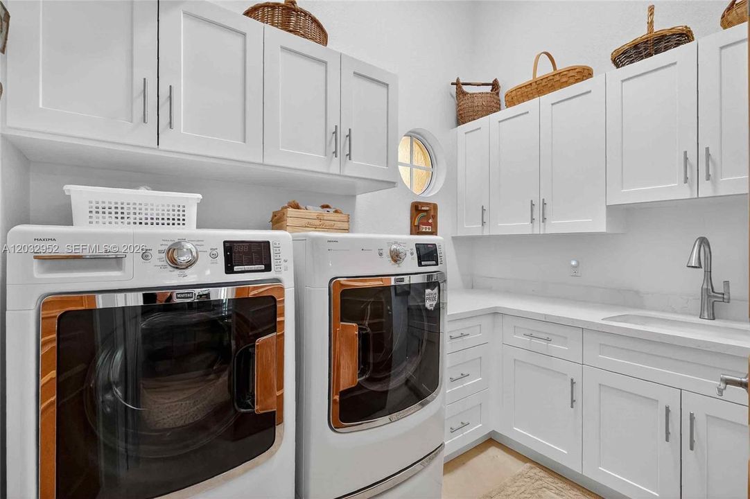For Sale: $2,375,000 (6 beds, 5 baths, 3944 Square Feet)