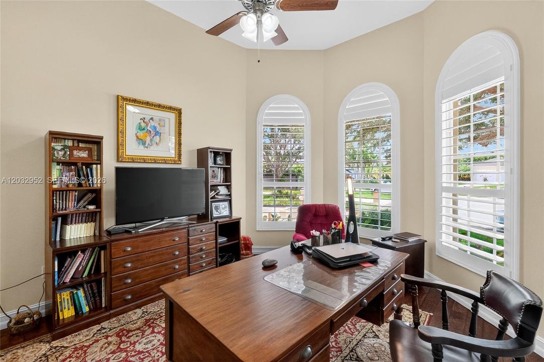 For Sale: $2,375,000 (6 beds, 5 baths, 3944 Square Feet)