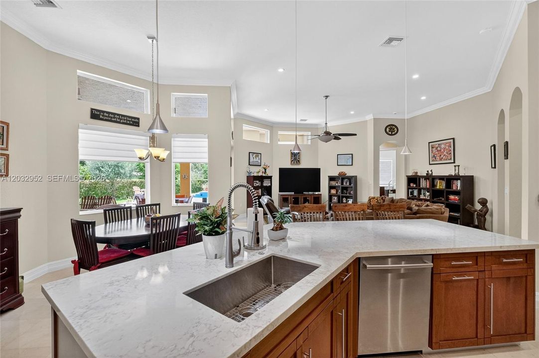 For Sale: $2,375,000 (6 beds, 5 baths, 3944 Square Feet)