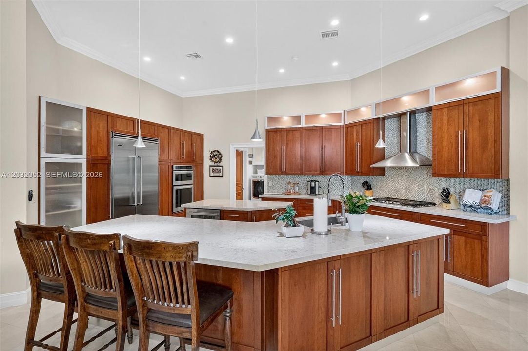 For Sale: $2,375,000 (6 beds, 5 baths, 3944 Square Feet)