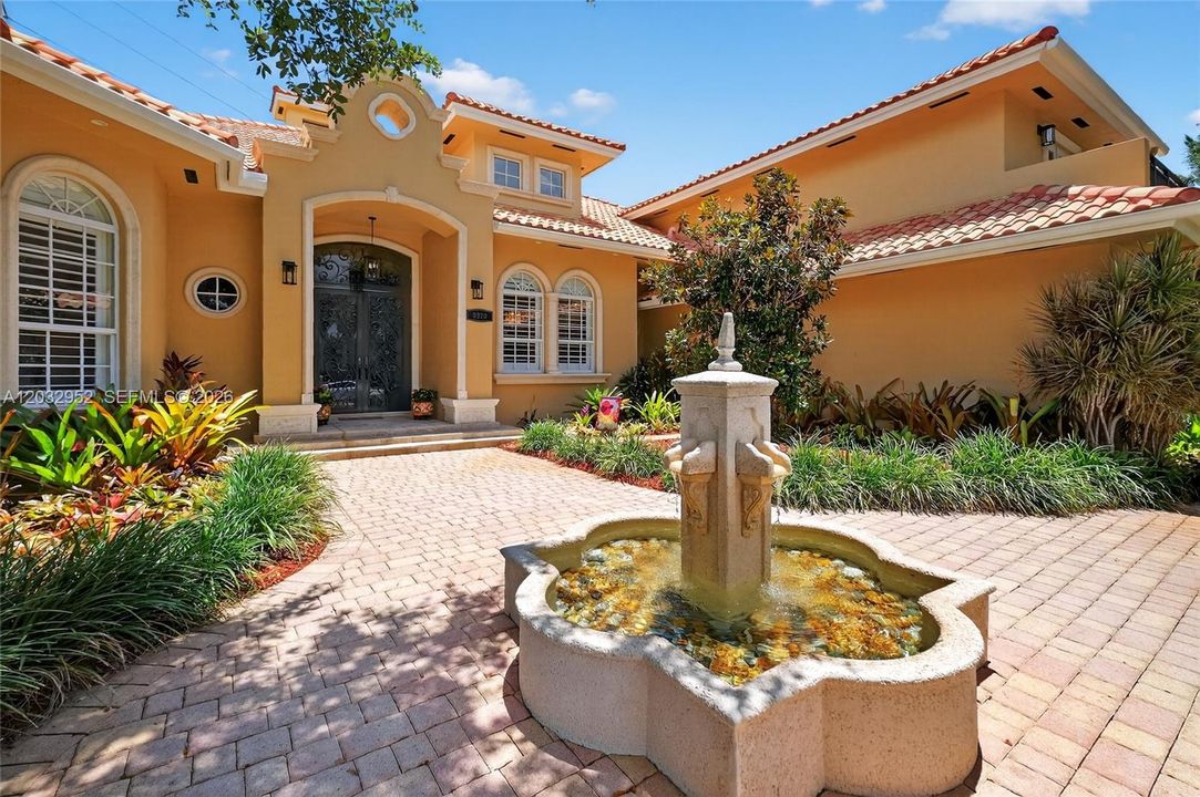 For Sale: $2,375,000 (6 beds, 5 baths, 3944 Square Feet)