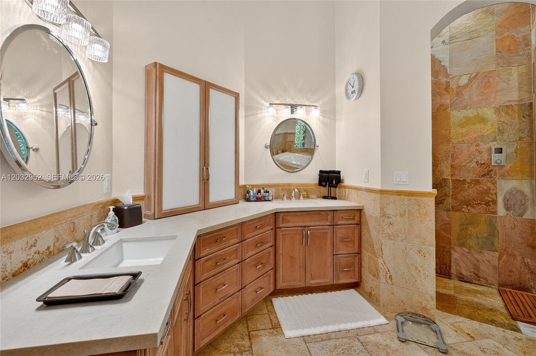 For Sale: $2,375,000 (6 beds, 5 baths, 3944 Square Feet)